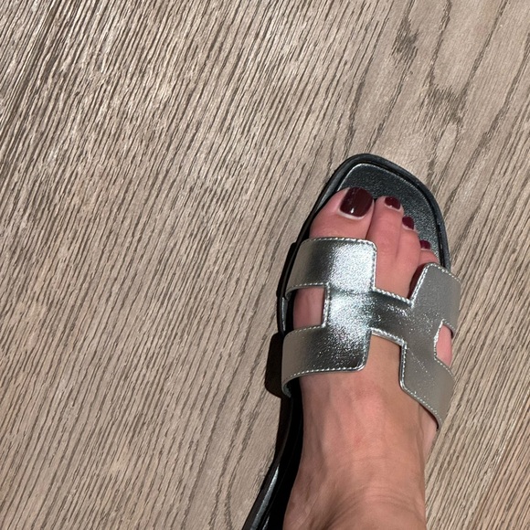 Hermes Oran Silver Slide Sandals
Eu 38 - Picture 9 of 9